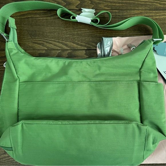 Everywhere Bagg With RFID in Moss - Picture 5 of 7